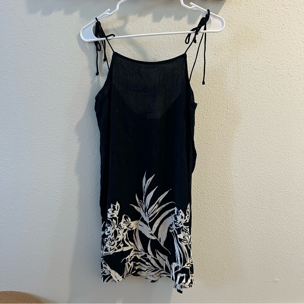 Billabong night blume black and‎ white floral mini dress cover-up XS